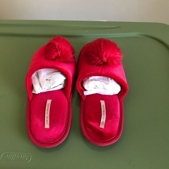 Women’s Victoria Secret slippers in red size M - Picture 3 of 5